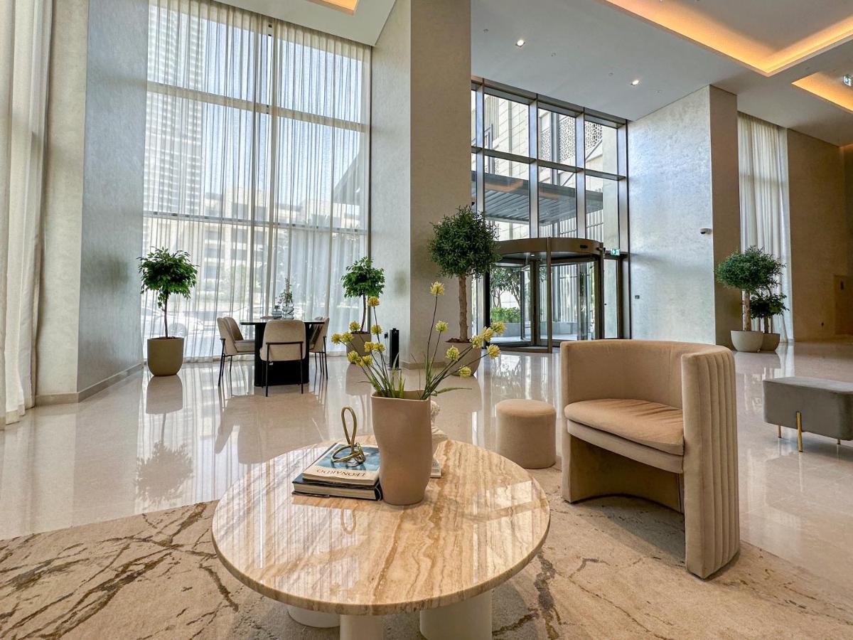 Higuests - Luxury Living With Huge Terrace In Creek Harbour Apartment *